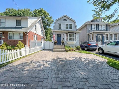 Photo of 15 Manor Road, Staten Island, NY 10310 (MLS # 2507245)