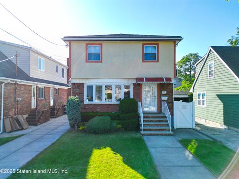 Photo of 554 Britton Avenue, Staten Island, NY 10304 (MLS # 2503072)