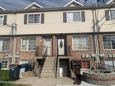Apartment For Rent - 17 Mersereau Avenue<br/> Staten Island, NY 10303
