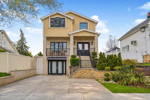 Photo of 190 Manhattan Street, Staten Island, NY 10307 (MLS # 2601984)