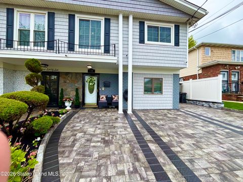 Photo of 170 Merrill Avenue, Staten Island, NY 10314 (MLS # 2602396)