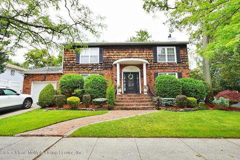 Photo of 195 Woodvale Avenue, Staten Island, NY 10309 (MLS # 1162784)