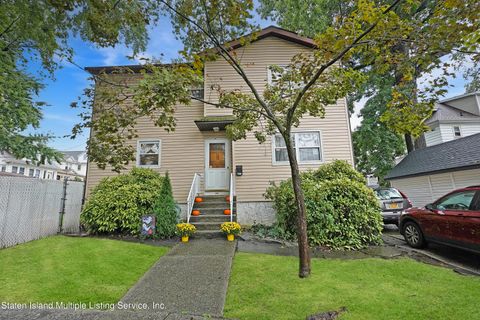 Photo of 386 College Avenue, Staten Island, NY 10314 (MLS # 1164418)