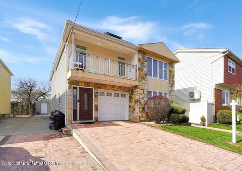 Photo of 3275 Victory Boulevard #2, Staten Island, NY 10314 (MLS # 2405386)