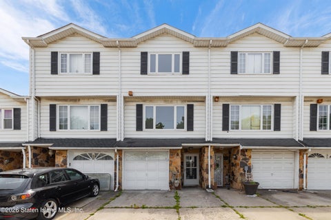 Townhouse For Sale - 36 Carlyle Green<br/> Staten Island, NY 10312