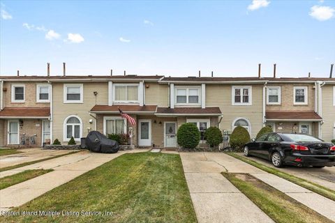 Photo of 79 Amity Place, Staten Island, NY 10303 (MLS # 1165769)
