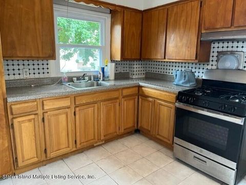 Photo of 787 Tompkins Avenue, Staten Island, NY 10305 (MLS # 1162768)