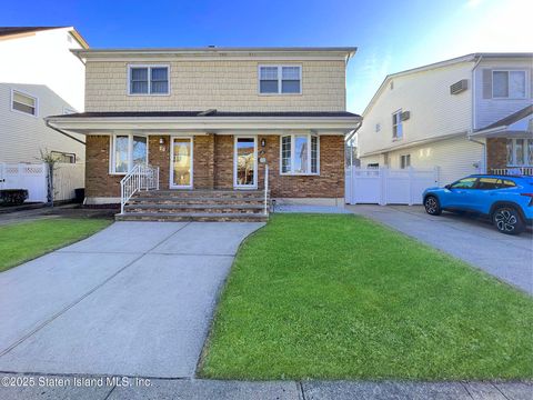 Photo of 28 Von Braun Avenue, Staten Island, NY 10312 (MLS # 2500799)
