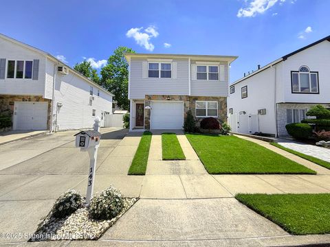 Photo of 143 Getz Avenue, Staten Island, NY 10312 (MLS # 2503735)