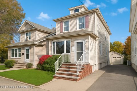 Photo of 45 Merriman Avenue, Staten Island, NY 10314 (MLS # 2506670)