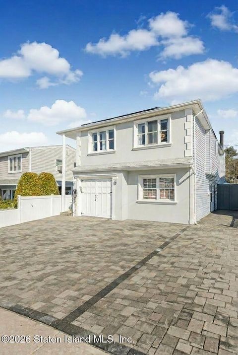 Photo of 191 Suffolk Avenue, Staten Island, NY 10314 (MLS # 2601048)