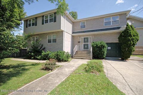 Photo of 33 Gower Street, Staten Island, NY 10314 (MLS # 1163835)