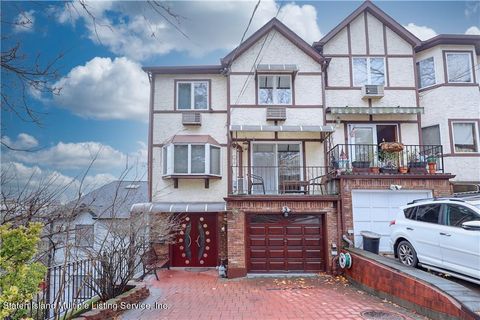 Photo of 80 Longview Road, Staten Island, NY 10304 (MLS # 2400085)
