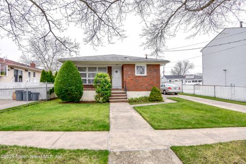 Photo of 111 Dewey Avenue, Staten Island, NY 10308 (MLS # 2402203)
