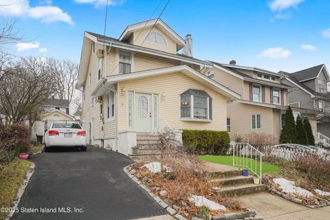 Photo of 190 Utter Avenue, Staten Island, NY 10314 (MLS # 2500838)