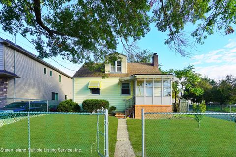 Photo of 443 Netherland Avenue, Staten Island, NY 10303 (MLS # 1165174)