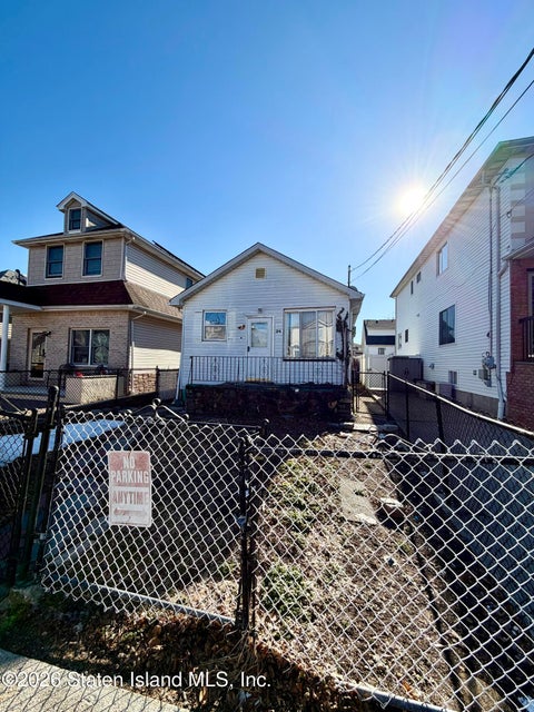 Homes For Sale - 24 Glover Street<br/> Staten Island, NY 10308