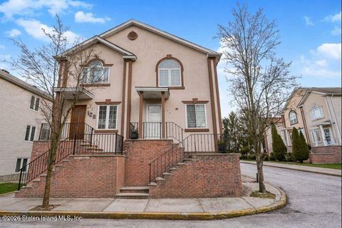 Photo of 124 Erika Loop, Staten Island, NY 10312 (MLS # 2600085)