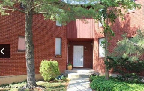 Photo of 1440 Forest Hill Road #5, Staten Island, NY 10314 (MLS # 1162086)