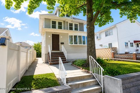 Photo of 3419 Richmond Avenue, Staten Island, NY 10312 (MLS # 2603625)