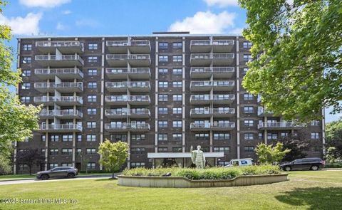 Photo of 1100 Clove Road #3c, Staten Island, NY 10301 (MLS # 2505689)