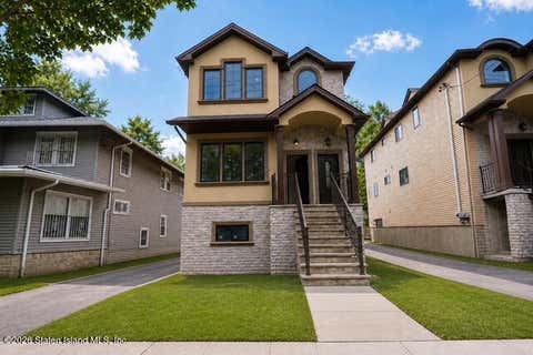 Photo of 22 Hope Avenue, Staten Island, NY 10305 (MLS # 2602367)