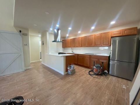 Photo of 247 Maple Parkway #B, Staten Island, NY 10303 (MLS # 2600858)