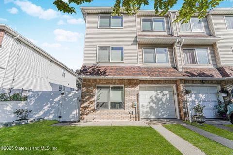 Photo of 729 Correll Avenue, Staten Island, NY 10309 (MLS # 2505977)