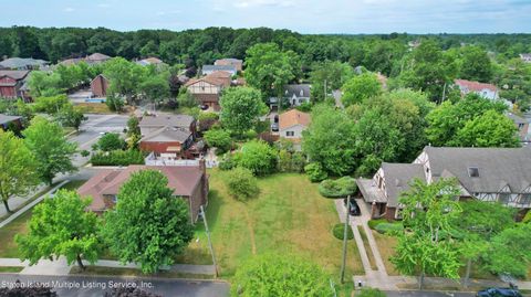 Photo of 1 Arden Avenue, Staten Island, NY 10312 (MLS # 1156177)