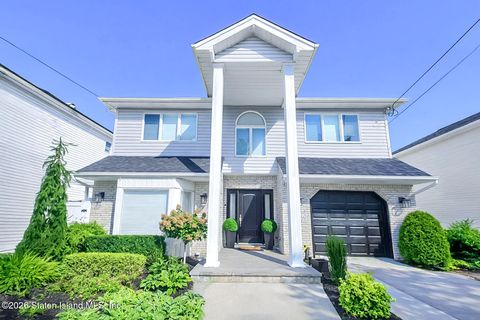 Photo of 395 Chelsea Street, Staten Island, NY 10307 (MLS # 2600646)