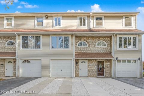 Photo of 23 Caswell Lane, Staten Island, NY 10314 (MLS # 2505939)