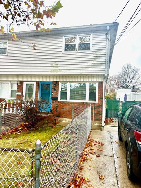 Photo of 48 Lamport Boulevard, Staten Island, NY 10305 (MLS # 2406494)