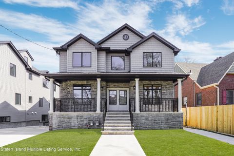 Photo of 41 Highland Road, Staten Island, NY 10308 (MLS # 2401498)