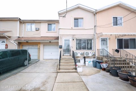 Photo of 151 Broadway Street, Staten Island, NY 10310 (MLS # 2501091)