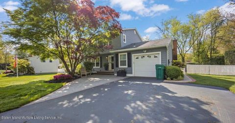 Photo of 5 Sutton Court, Old Bridge, NJ 07747 (MLS # 1162610)