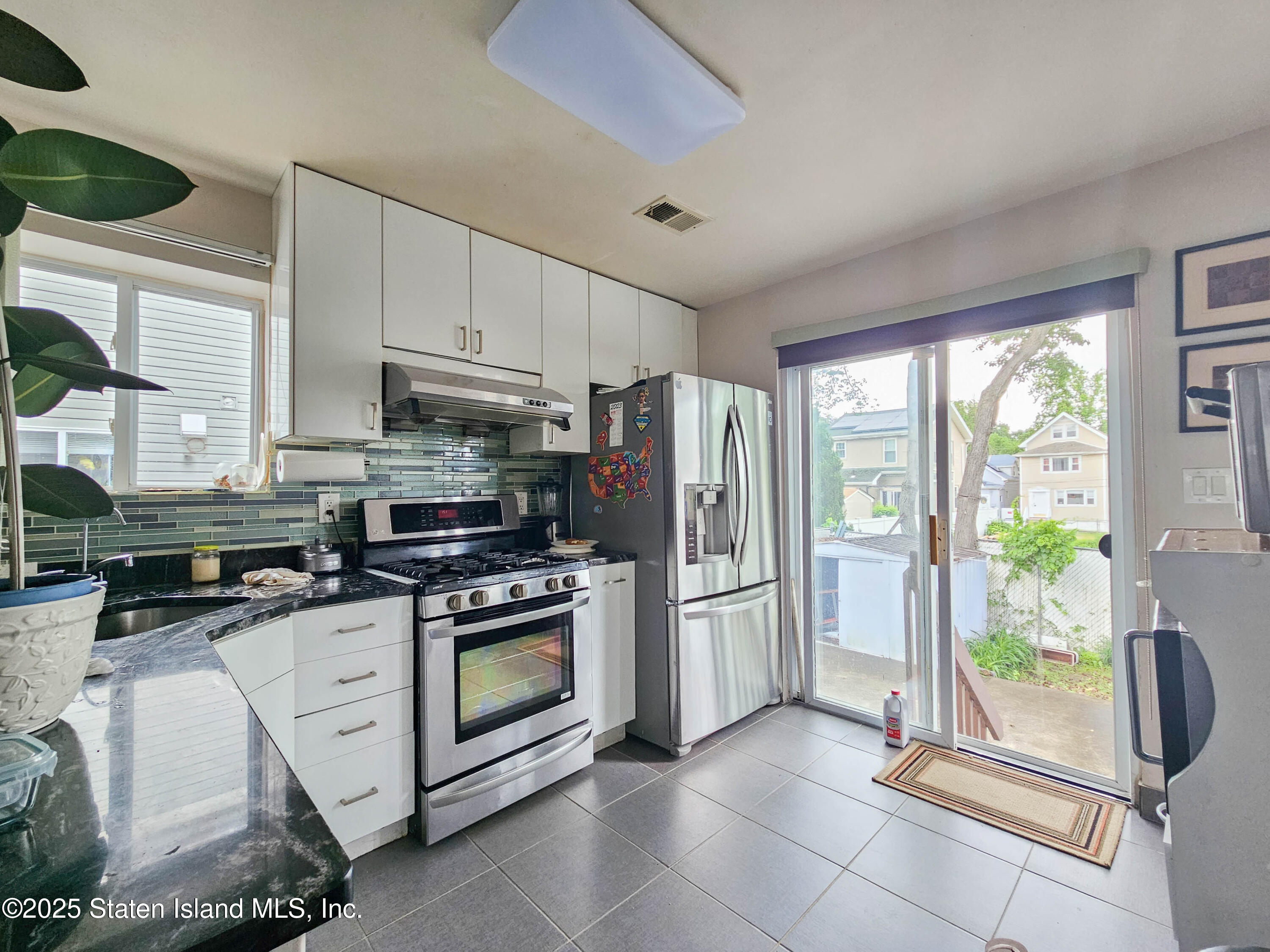 72 Confedration Place, Staten Island, New York image 9