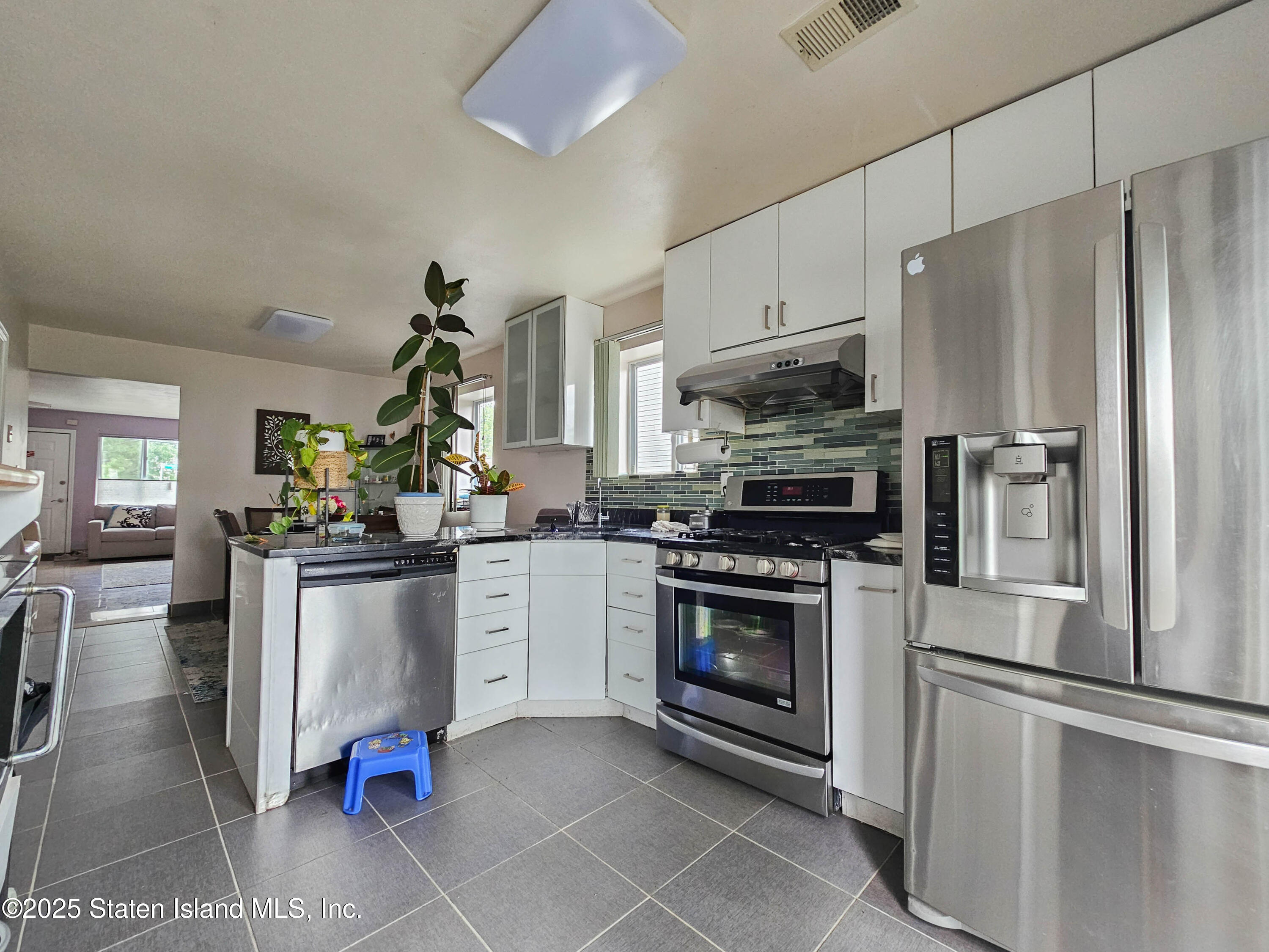 72 Confedration Place, Staten Island, New York image 8