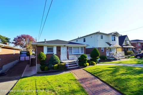 Photo of 437 Buel Avenue, Staten Island, NY 10305 (MLS # 1164904)