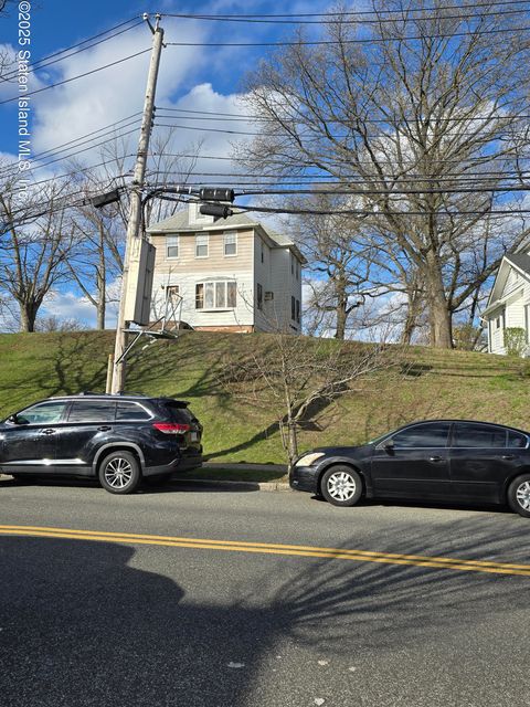 Photo of 57 Justin Avenue, Staten Island, NY 10306 (MLS # 2502044)