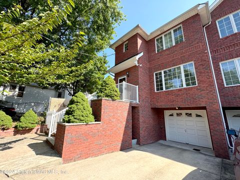 Photo of 25 Mills Avenue, Staten Island, NY 10305 (MLS # 2404890)