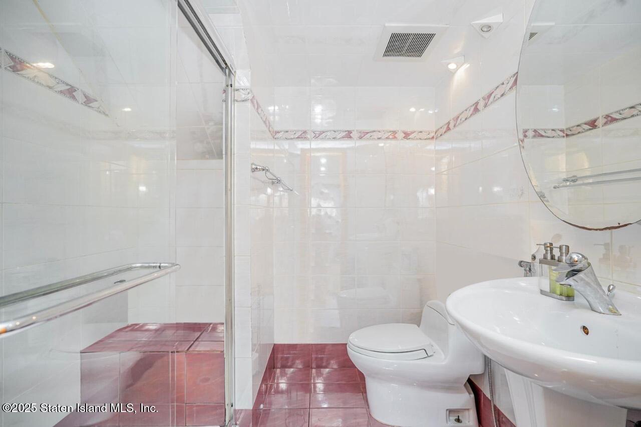 111 Hampton Green, Staten Island, New York image 15