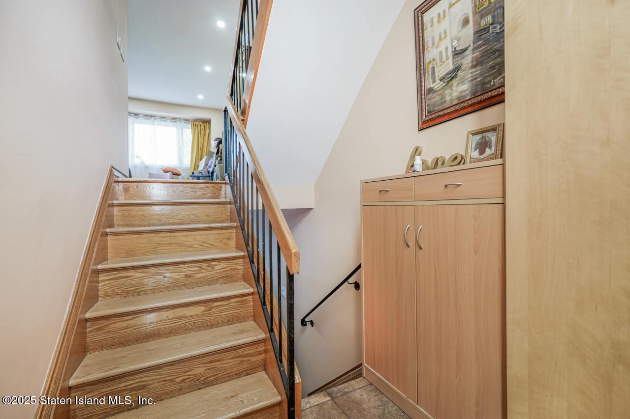 111 Hampton Green, Staten Island, New York image 3