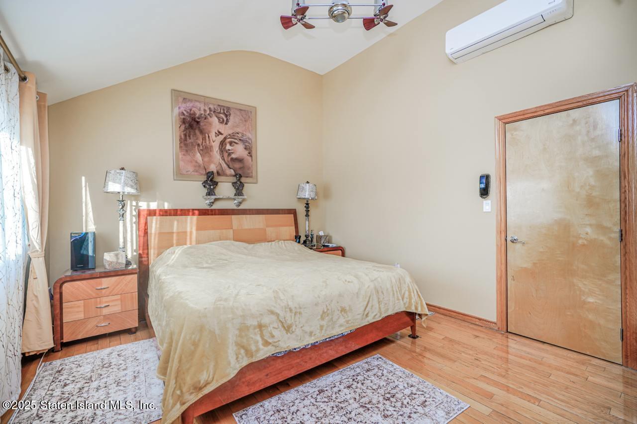 111 Hampton Green, Staten Island, New York image 10