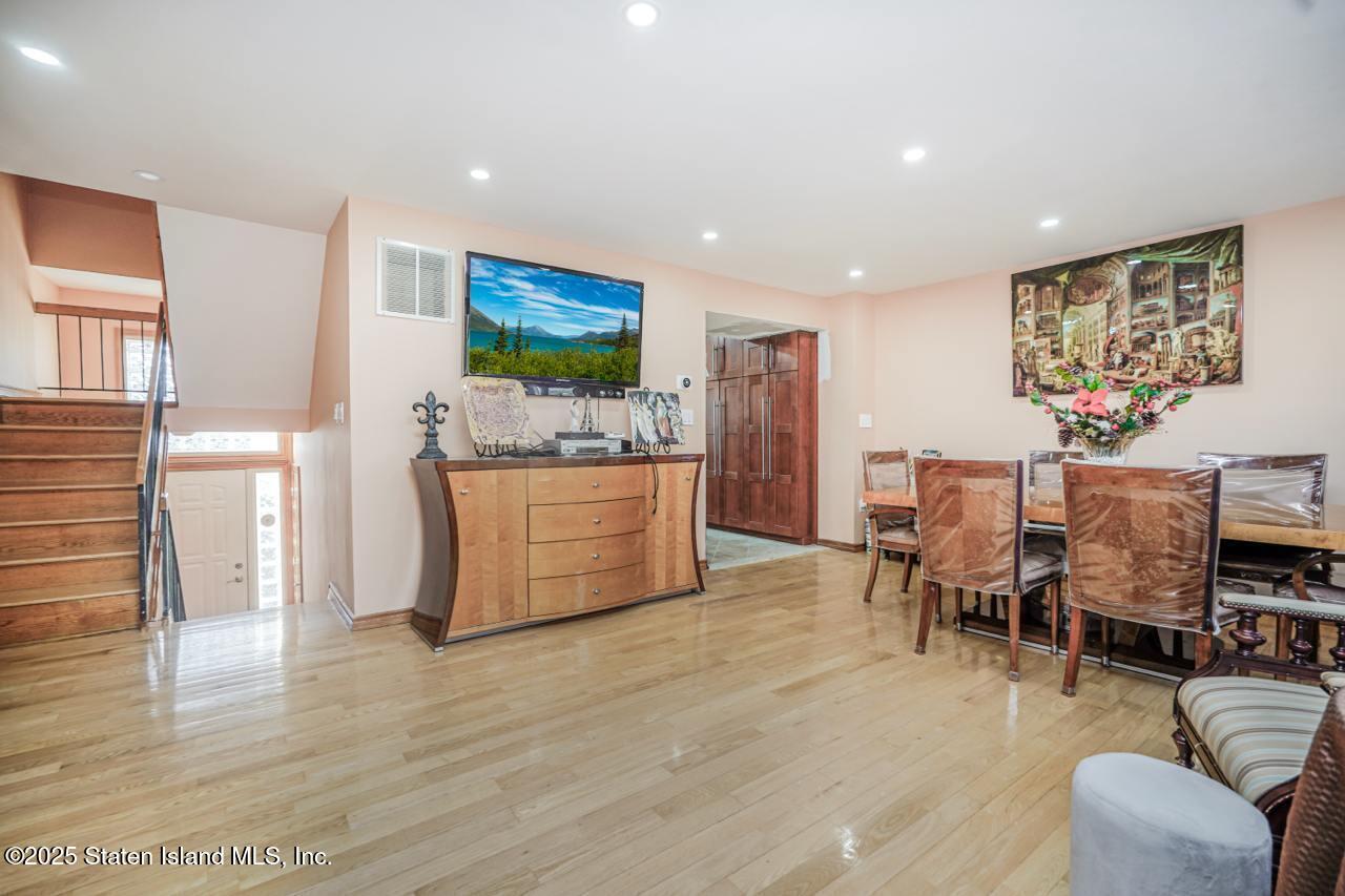 111 Hampton Green, Staten Island, New York image 5
