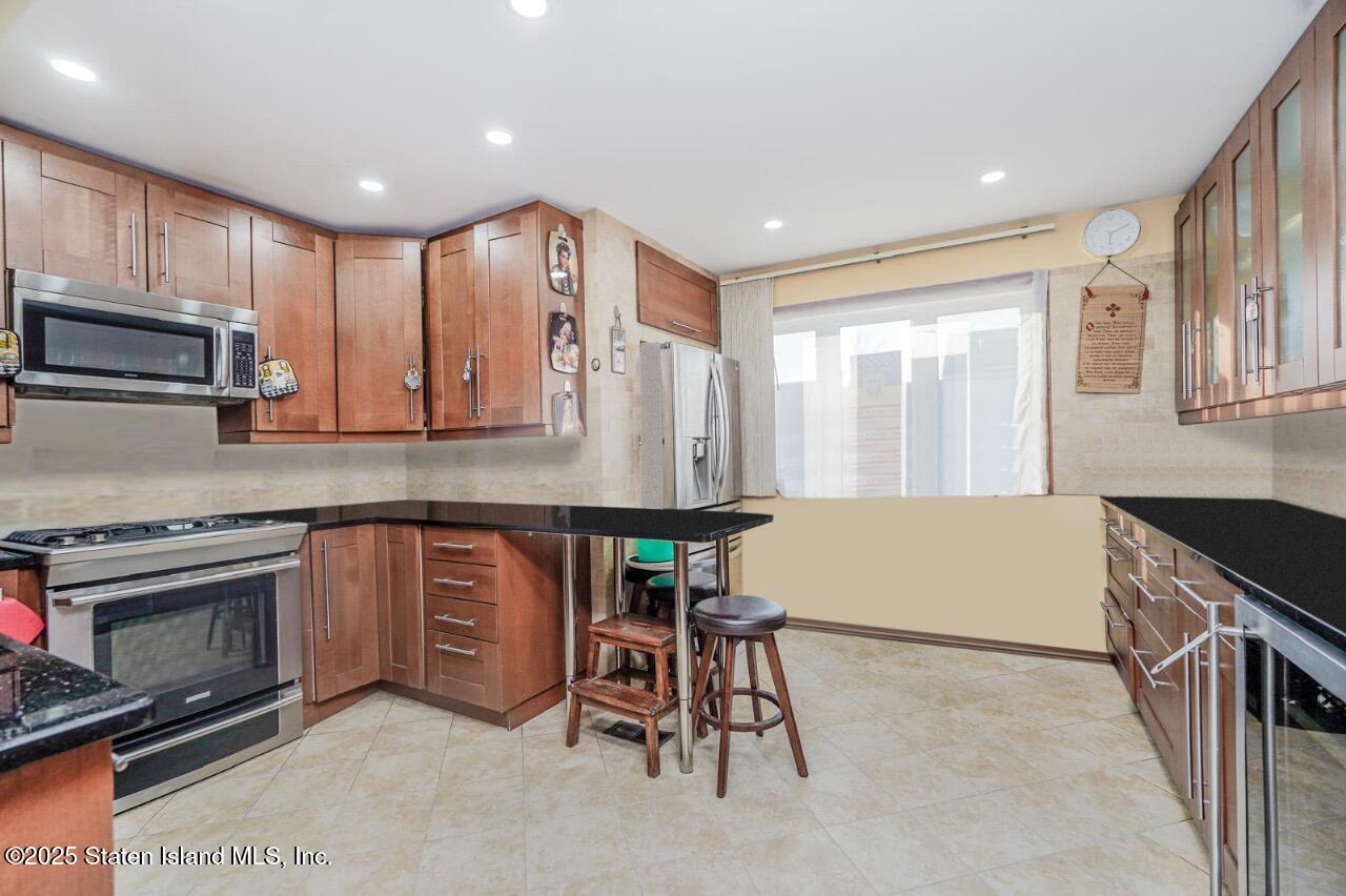 111 Hampton Green, Staten Island, New York image 7