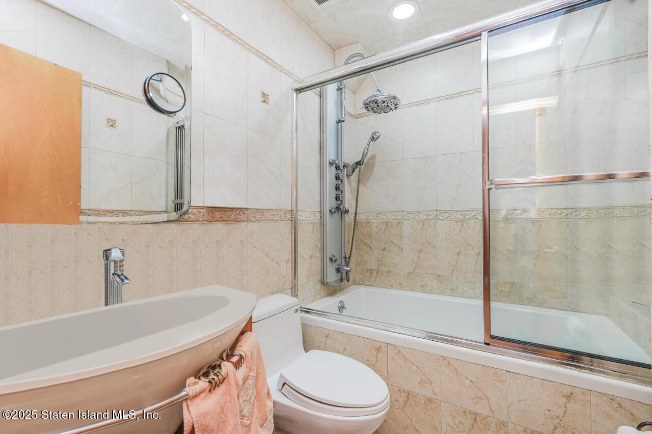 111 Hampton Green, Staten Island, New York image 12