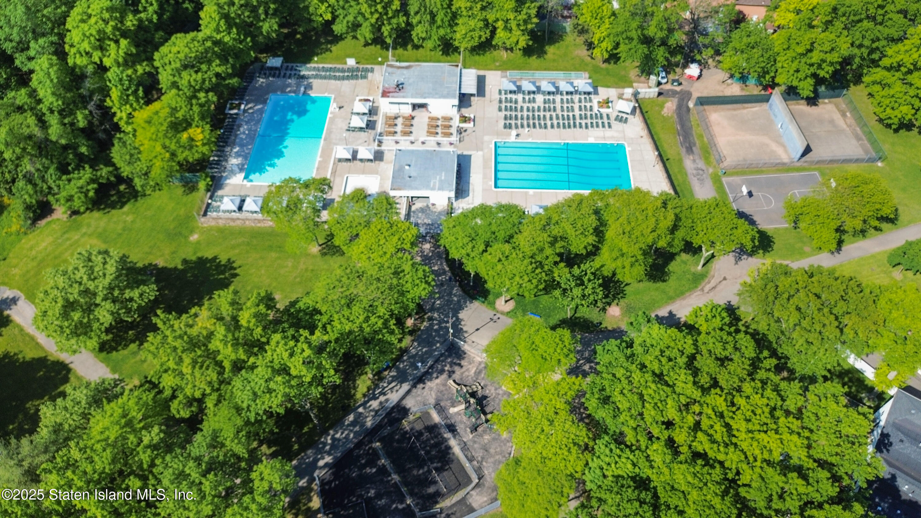 111 Hampton Green, Staten Island, New York image 20