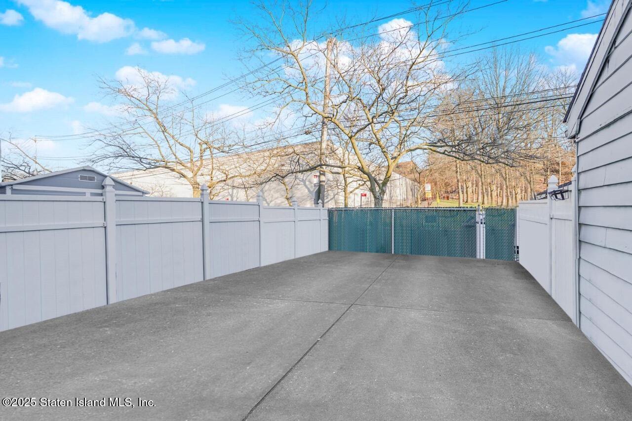 111 Hampton Green, Staten Island, New York image 16
