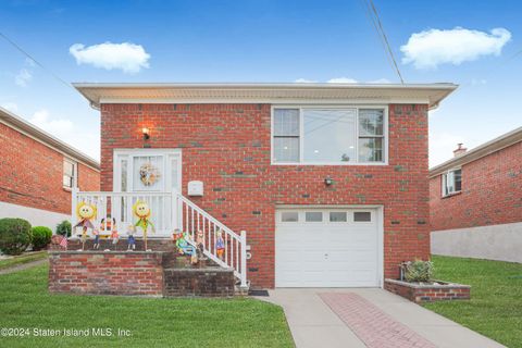 Photo of 146 Logan Avenue, Staten Island, NY 10301 (MLS # 2405345)
