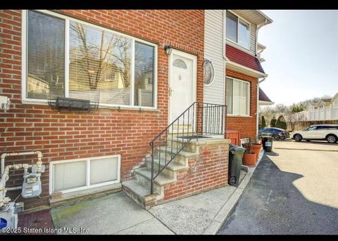 Photo of 93 Cranford Court, Staten Island, NY 10306 (MLS # 2502535)